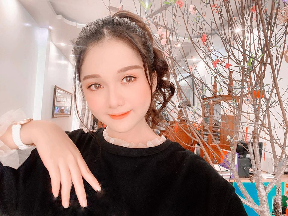 Nhan sắc của Huyền khiến mọi chàng trai đều "đổ gục".