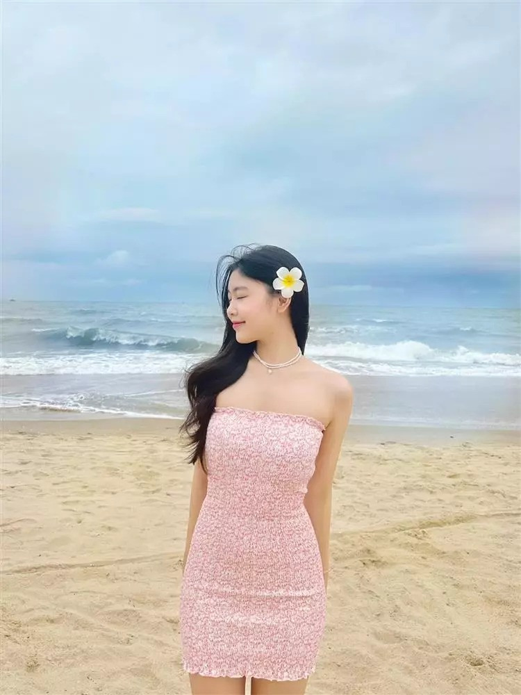 Nhiều người mong muốn rằng Thảo Linh sẽ tham dự cuộc thi nhan sắc lớn như hoa hậu, thế nhưng MC Quyền Linh từng cho biết rằng anh không muốn con mình bước vào showbiz.