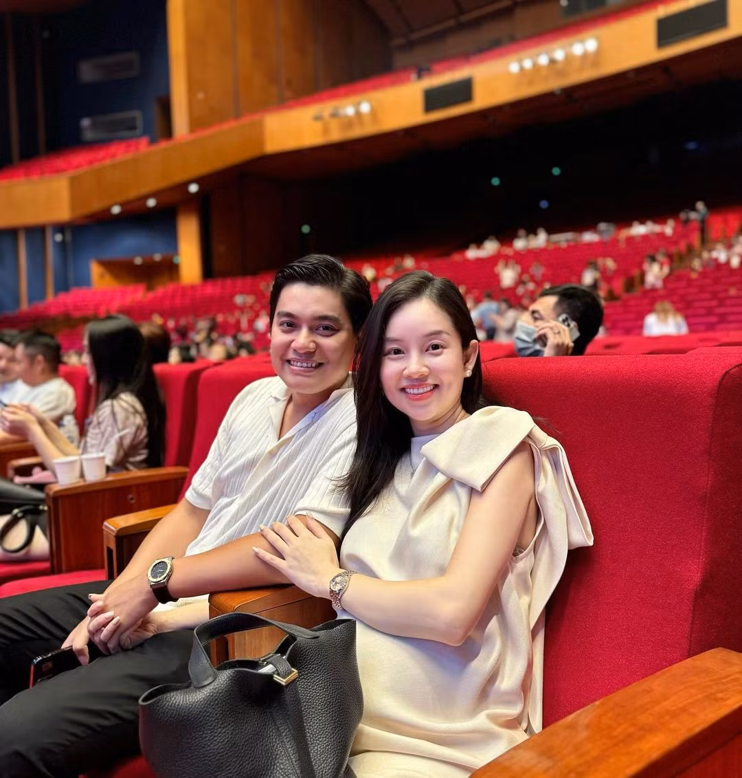 Tháng 10 năm ngoái, hình ảnh Ly lên xe hoa với chồng. Chứng kiến Ly Kute hạnh phúc sau sóng gió, những người yêu mến cô đều rất vui mừng.