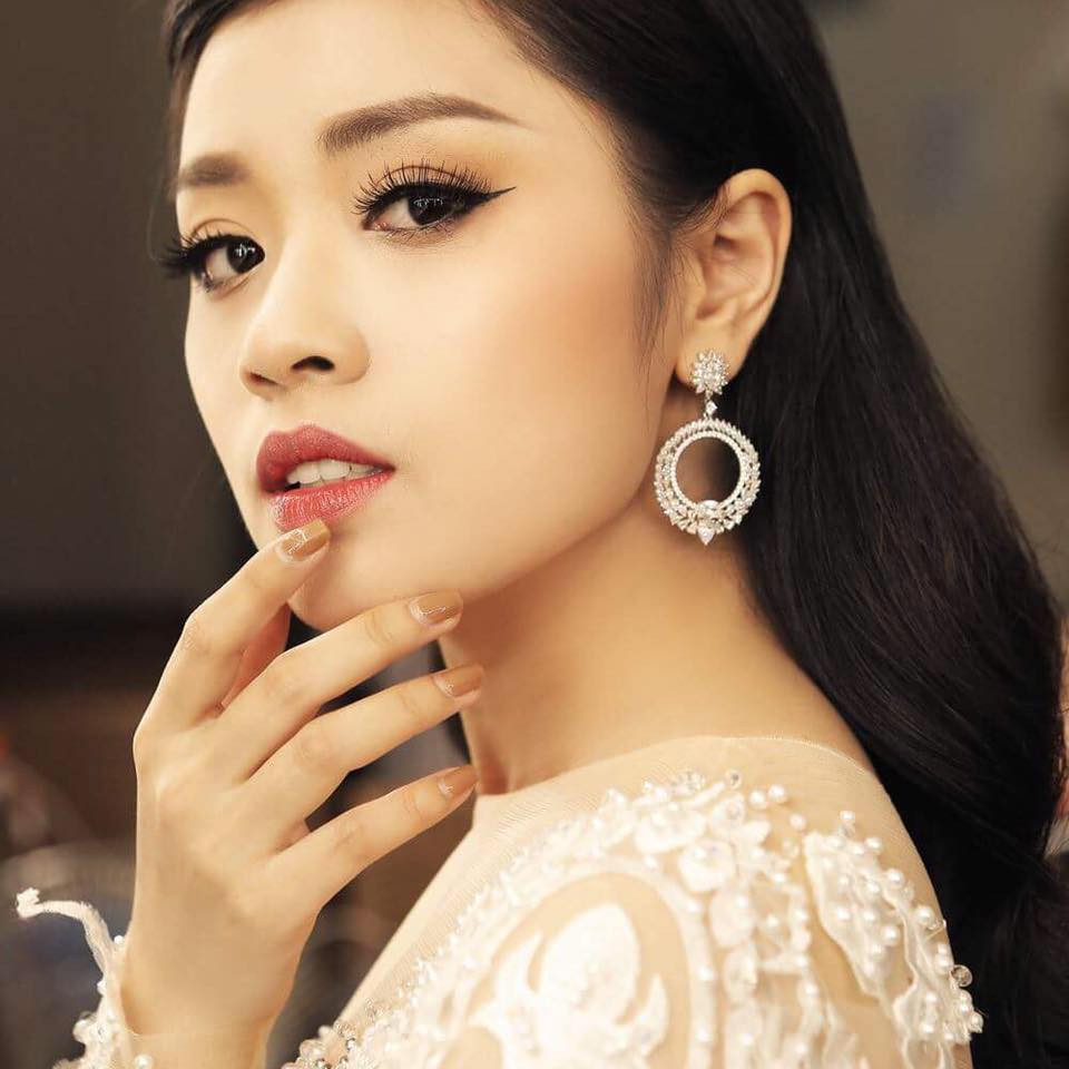 Cô nàng lựa chọn theo đuổi dòng nhạc dân gian và cách mạng ít được giới trẻ quan tâm và cũng gặp nhiều khó khăn, tuy nhiên giọng ca 9X chia sẻ: "Mình đã yêu và chọn theo đuổi dòng nhạc này nên mình sẽ mãi theo đuổi vì đam mê."