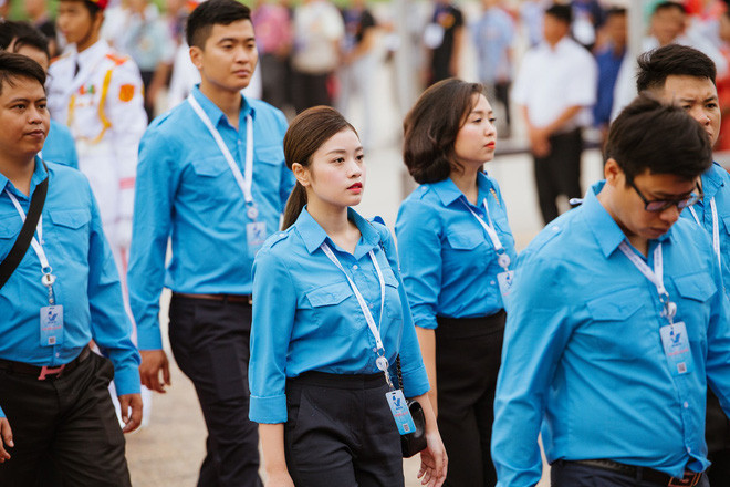 Năm 2015, Thu Hằng tham gia cuộc thi Sao Mai và ẵm về ngôi vị Quán quân dòng nhạc dân gian. Năm 2018, cô nàng là đại biểu Đại hội Hội sinh viên Việt Nam khóa X và được thành đoàn Hà Nội trao danh hiệu 1 trong 10 gương mặt tiêu biểu Thủ đô.