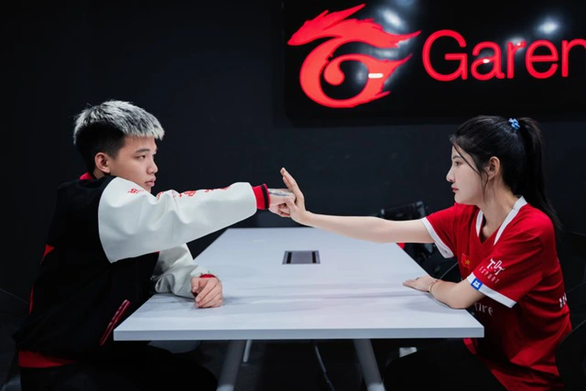 Cô nàng đảm nhiệm vị trí đường mid - một vị trí rất quan trọng trong team, bên kia chiến tuyến là Maris - người được xem là tuyển thủ đi đường giữa tốt nhất của ĐTDV đến thời điểm hiện tại. Tuy phải nhận kết quả thua 0-3, tuy nhiên màn ra mắt của Hana đã khiến fan hâm mộ thỏa lòng mong muốn.