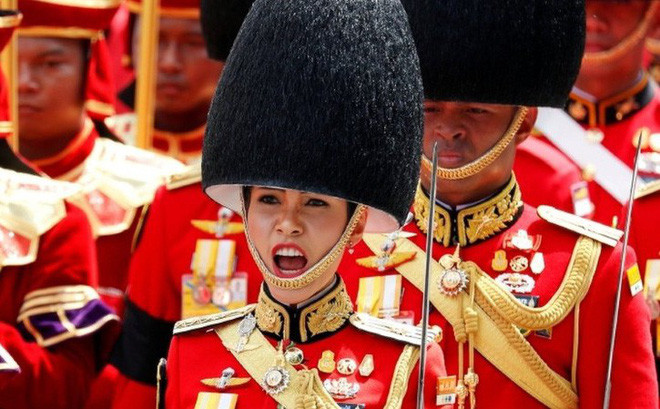 Được biết, Sineenat sinh năm 1985 tại tỉnh Nan, phía bắc Thái Lan, tốt nghiệp học viện Quân y Hoàng gia năm 23 tuổi. Ảnh: Reuters