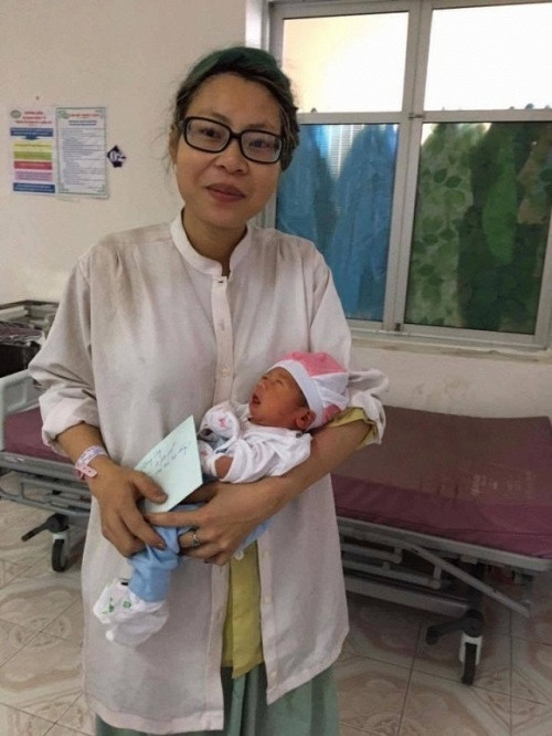 Mặc dù mua đồ khá nhiều nhưng cô chưa bao giờ quỵt tiền của các chủ cửa hàng mà chỉ không trả tiền taxi, xe ôm.