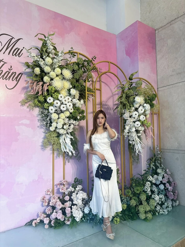 Nhờ có ngoại hình sáng nên được Phương Anh được biết đến với nickname hot girl nhảy cầu.