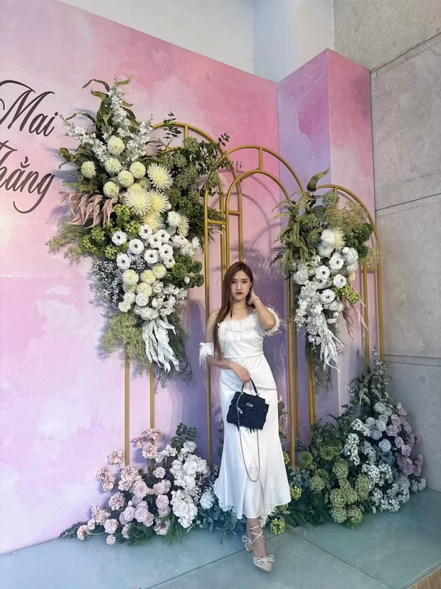 Nhờ có ngoại hình sáng nên được Phương Anh được biết đến với nickname hot girl nhảy cầu.