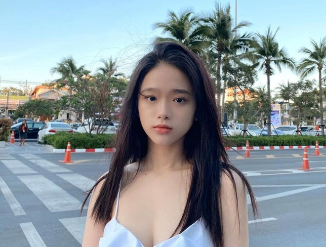 Từng khoe thành tích 9 năm học sinh giỏi thế nhưng điểm thi vào cấp 3 của Linh Ka lại cực kỳ khiêm tốn với 4 điểm Toán và 6,75 điểm Văn.