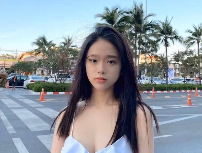 Từng khoe thành tích 9 năm học sinh giỏi thế nhưng điểm thi vào cấp 3 của Linh Ka lại cực kỳ khiêm tốn với 4 điểm Toán và 6,75 điểm Văn.