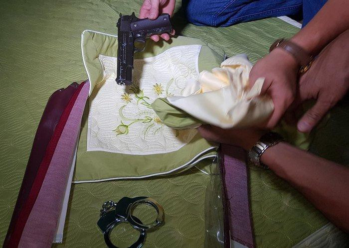 Bat giu doi tuong gia danh 'Trung ta Cong an' de lua tinh, lua tien phu nu-Hinh-3