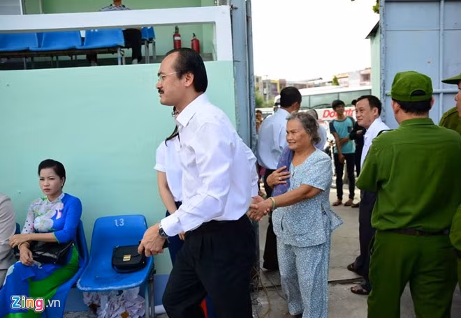 Sau này, do nền kinh tế đi xuống và không còn đủ lực để chạy theo những bản hợp đồng đắt giá, bầu Thắng chấp nhận bán đi hàng loạt ngôi sao như Tài Em, Minh Phương. Ảnh: Zing.