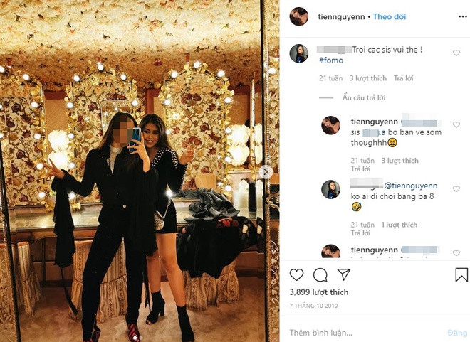 Chưa dừng lại đó, mới đây "soi" trang Instagram của Hồng Nhung dân tình phát hiện ra cô bạn này có mối quan hệ khá thân thiết với Tiên Nguyễn (Nguyễn Thảo Tiên, sinh năm 1996), cái tên đình đám trong làng Rich Kid Việt Nam. Trong một vài bức ảnh, hai cô gái thường xuyên cùng tham dự sự kiện và chăm chỉ tương tác trên mạng xã hội.