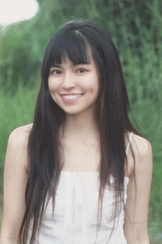 Sau nhiều lần giảm cân sai cách, Khánh Vân rút ra bài học cho bản thân: “Giảm cân phải khoa học, tốt cho sức khỏe. Nhịn ăn, uống thuốC,.. có thể giảm cân ngay thời điểm đó, nhưng về sau này nó có thể ảnh hưởng tới tinh thần, sức khỏe. Đặc biệt, sau khi mình ngưng sử dụng những cái đó, cơ thể mình thiếu và nó sẽ đòi hỏi, ăn lại rất nhiều nên mình sẽ mập hơn lúc có ý định giảm cân. Thế nên, phương pháp đúng là giảm chứ không cắt, ăn uống healthy, không ăn vặt nhiều và tập thể dục”.