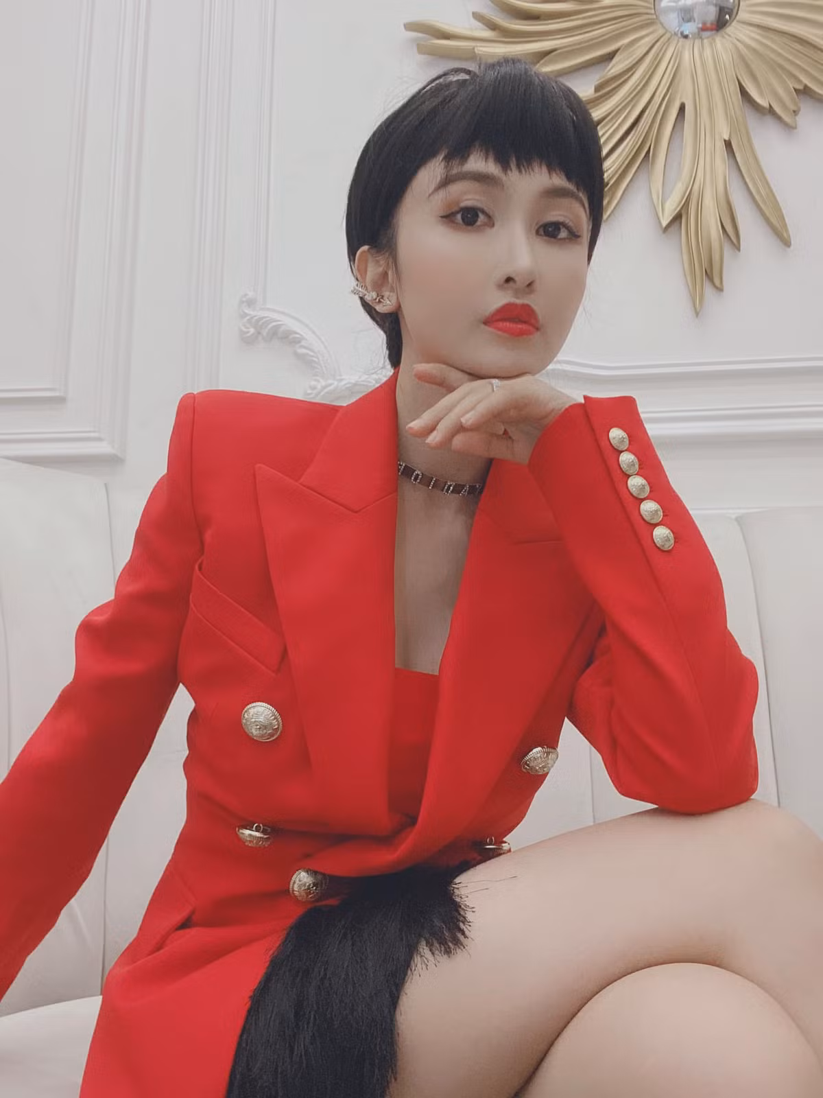 Từng bị tố là "thánh sống ảo", lấy ảnh của người khác ghép mặt vào để biến thành hình của mình nên việc Mina Phạm tự nhận mình xấu khiến nhiều người khá bất ngờ.