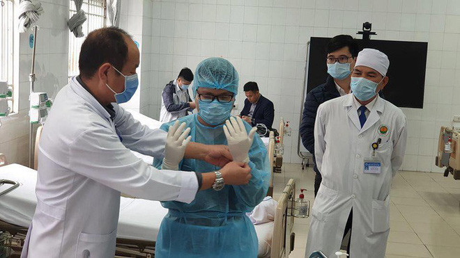 "Là đội ngũ y, bác sĩ, chúng tôi hiểu hơn ai hết nỗi lo của xã hội khi có dịch. Đây là cuộc chiến dài ngày và ngành Y tế là lực lượng tuyến đầu trong công tác phòng, chống dịch. Đối với đội ngũ y, bác sĩ được tăng cường cho Bệnh viện dã chiến số 2 của tỉnh Quảng Ninh, ai cũng trong tâm lý thực hiện tốt nhiệm vụ được giao" - bác sĩ Hùng chia sẻ.