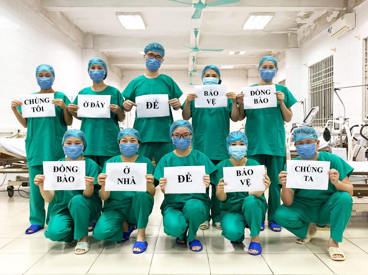 Đội ngũ y, bác sĩ của Bệnh viện Sản nhi Quảng Ninh thường xuyên thực hiện các công tác tuyên truyền, đăng tải lên mạng xã hội, nâng cao ý thức phòng dịch của người dân.