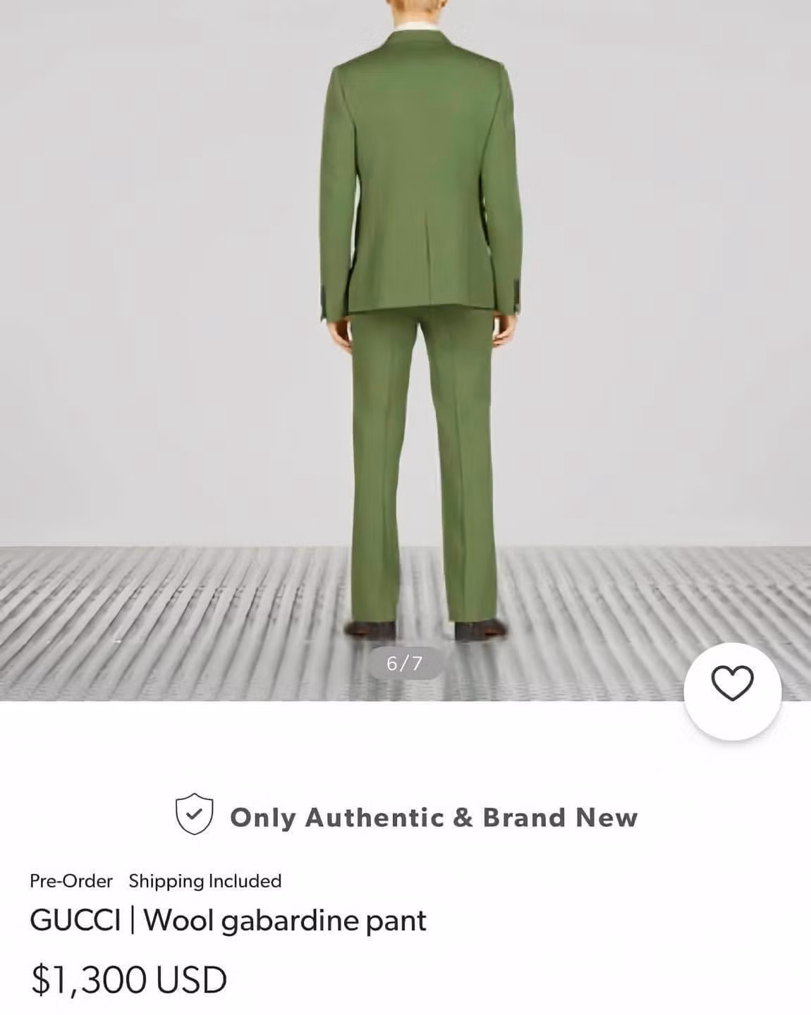 Set trang phục với màu xanh olive của Gucci là sắc chủ đạo, được lăng xê nhiệt tình trong mùa mốt Thu/Đông 2024.