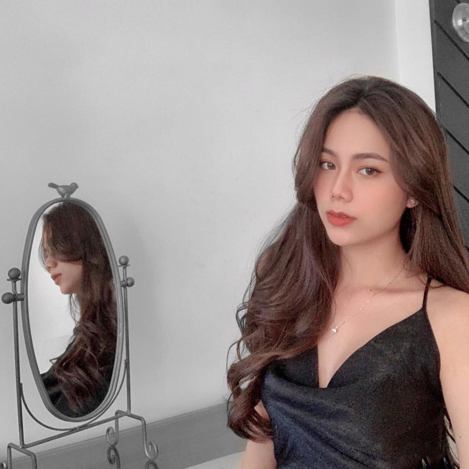 Bên cạnh việc học, Hằng còn đang làm kinh doanh online.