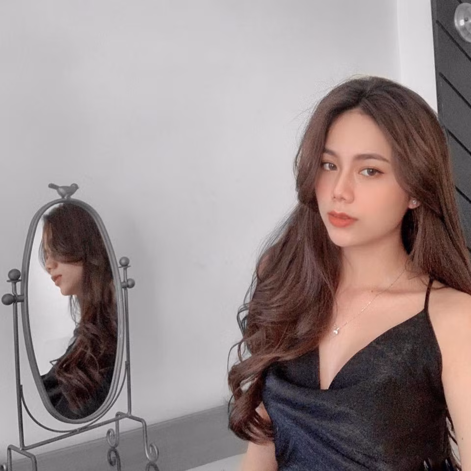 Bên cạnh việc học, Hằng còn đang làm kinh doanh online.