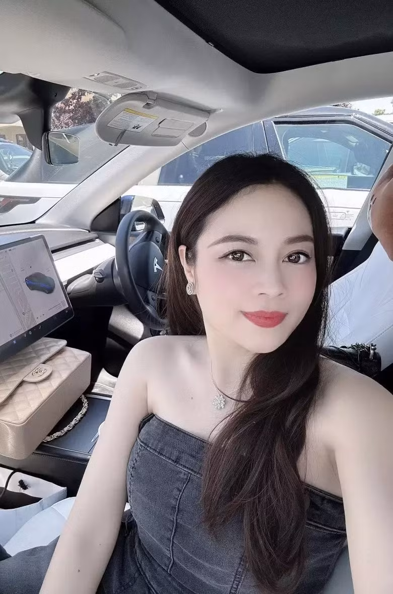 Nhan sắc trẻ trung xinh đẹp khiến nhiều người không tin rằng Hằng Túi đã bước qua lứa tuổi U40.