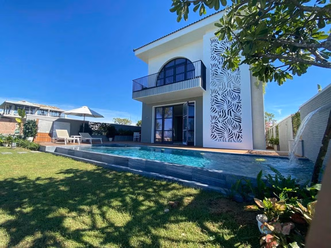 Sau cuộc hôn nhân đổ vỡ, Hằng Túi đi bước nữa với người chồng thứ 2 là Nguyễn Tiến Dũng, kiến trúc sư và giám đốc một công ty nội thất có tiếng.