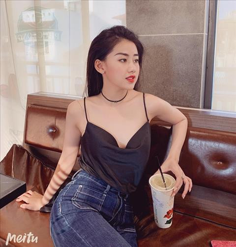 Ngọc Mai thường xuyên khoe những bức hình đi du lịch sang chảnh ở các khu nghỉ dưỡng cao cấp.