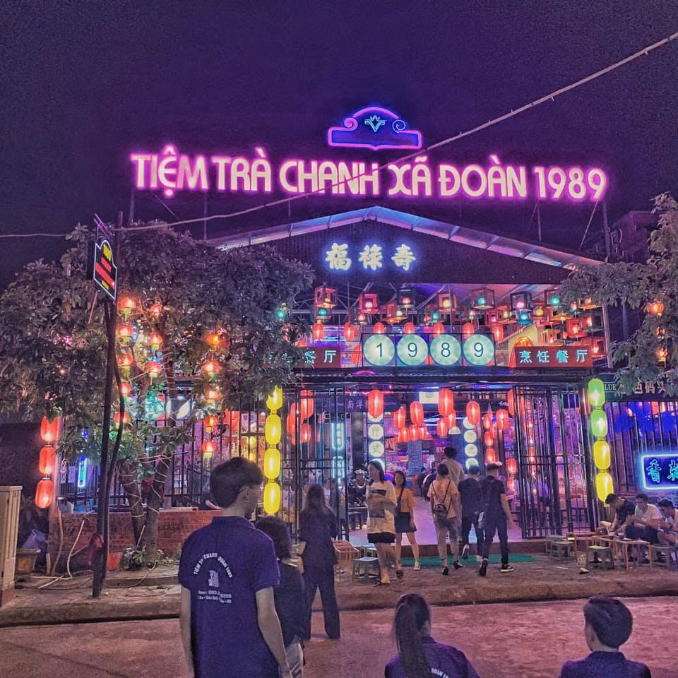 Hà Nội thì chẳng bao giờ thiếu chỗ ăn chơi, thế nhưng mới đây, dân mạng lại nháo nhào trước địa điểm check in sống ảo mới toanh tại khu Long Biên, gần trường ĐH Nông nghiệp.