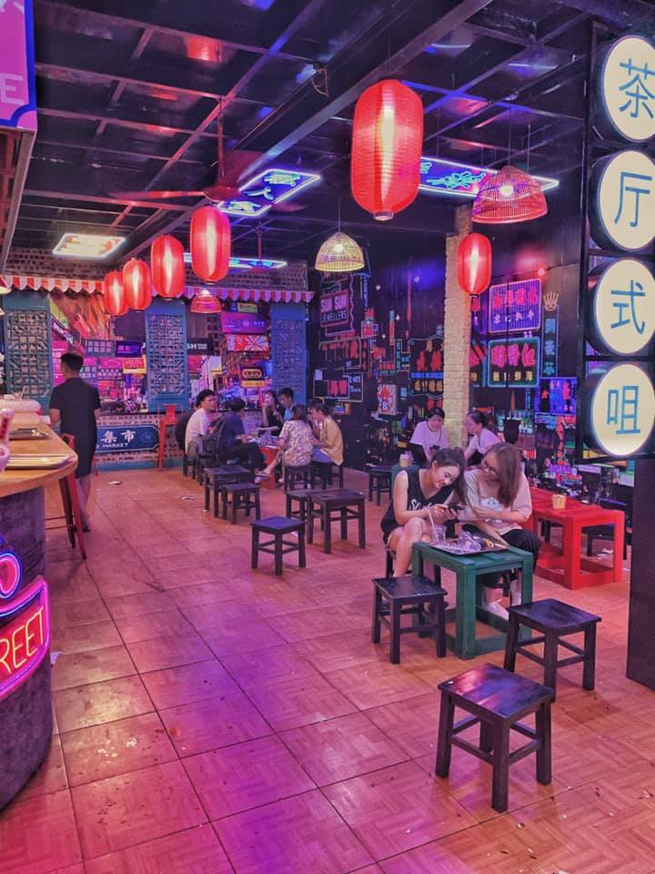 Tuy vậy tầng 2 sẽ có điều hòa phục vụ khác hàng vừa trà chanh "chém gió" vừa check in "sống ảo" thả ga.