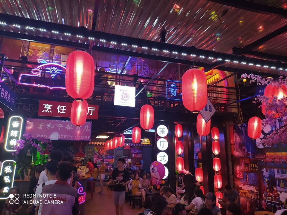 Giá cả ở Trà chanh xã đoàn 1989 cũng cực kỳ dễ chịu, như nhiều khách hàng review trên mạng xã hội là chỉ mất ít nhất 10.000 đồng cho một đồ uống. Quán hơi đông nhưng phục vụ cũng nhiệt tình.