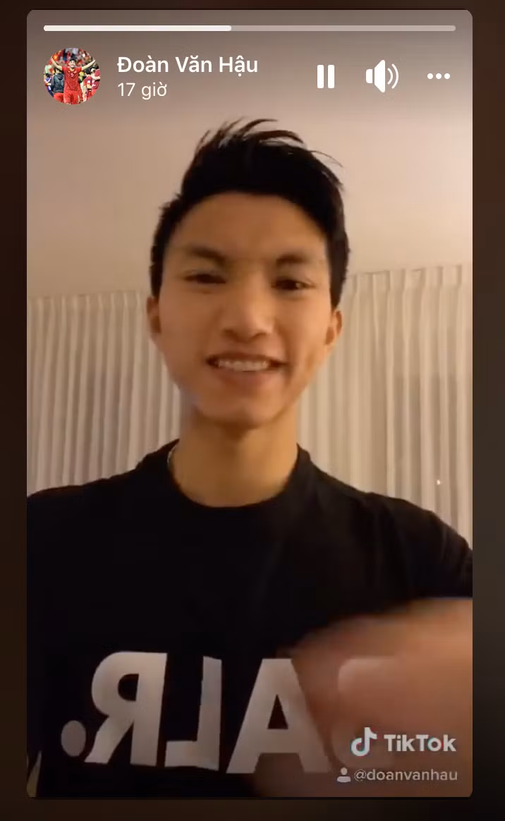 Văn Hậu hiện đang thi đấu cho CLB SC Heerenveen tại Hà Lan. Dù ở tận Châu Âu nhưng anh chàng vẫn thường xuyên đăng tải, cập nhật tình hình trên trang các nhân cho người hâm mộ tiện theo dõi.