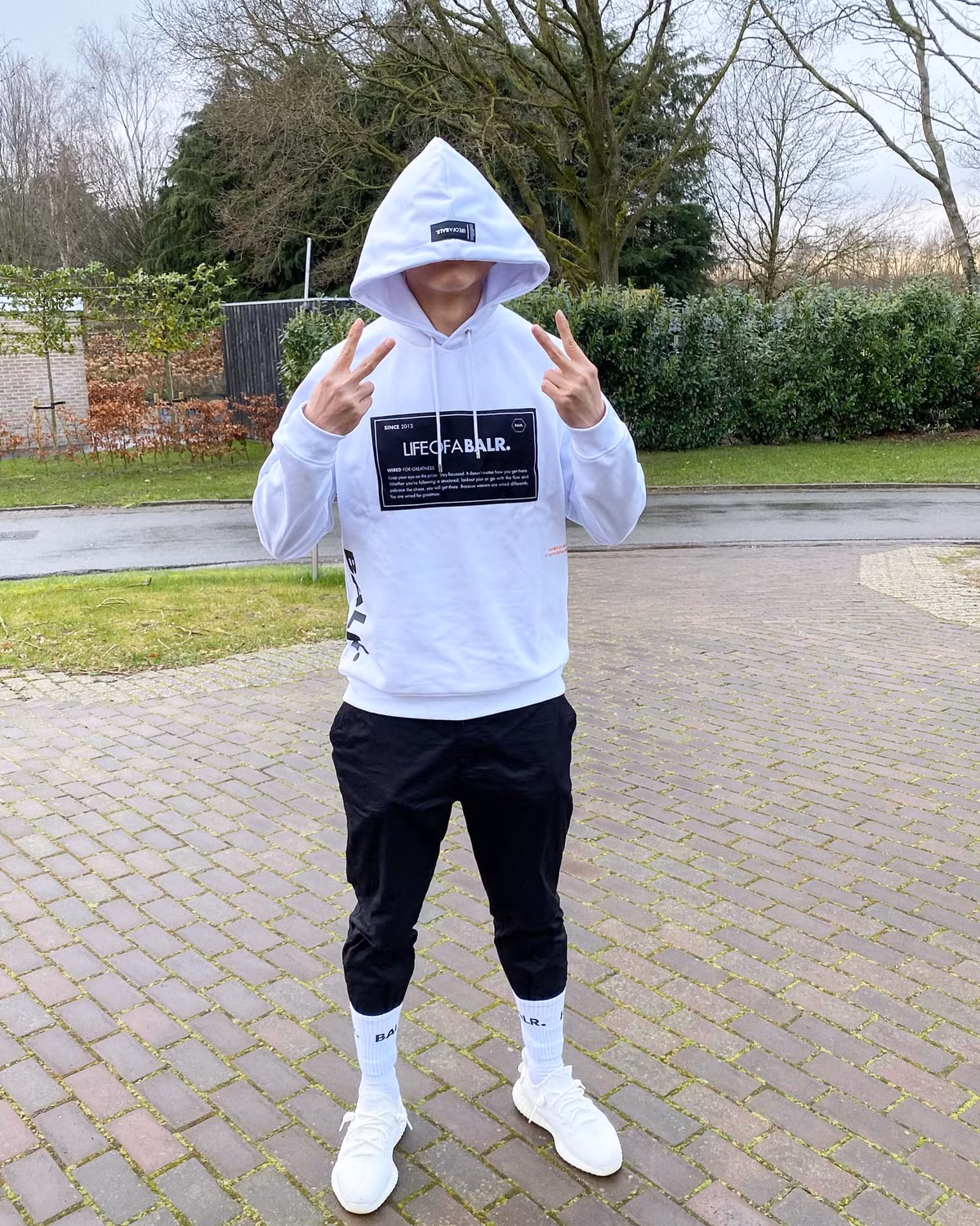 Là niềm hy vọng của bóng đá Việt Nam, Văn Hậu nhận được sự quan tâm đặc biệt của truyền thông trong nước và quốc tế. Hiện tại vẫn chưa biết khi hết hạn hợp đồng với đội bóng Hà Lan, hậu vệ người Thái Bình sẽ tiếp tục đáo hạn hay quay trở về thi đấu cho CLB Hà Nội.