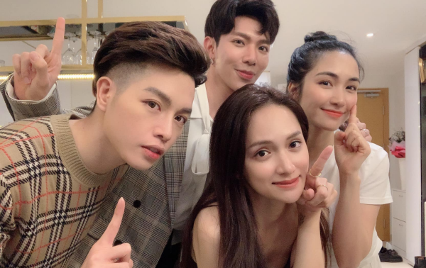 Ba người trong gia đình "Hoa dân bụt" kết hợp cùng Hương Giang tạo thành nhóm gọi là Starland, cái tên này bắt nguồn từ việc cả 4 người đều có điểm chung cùng râm mê đầu tư bất động sản.