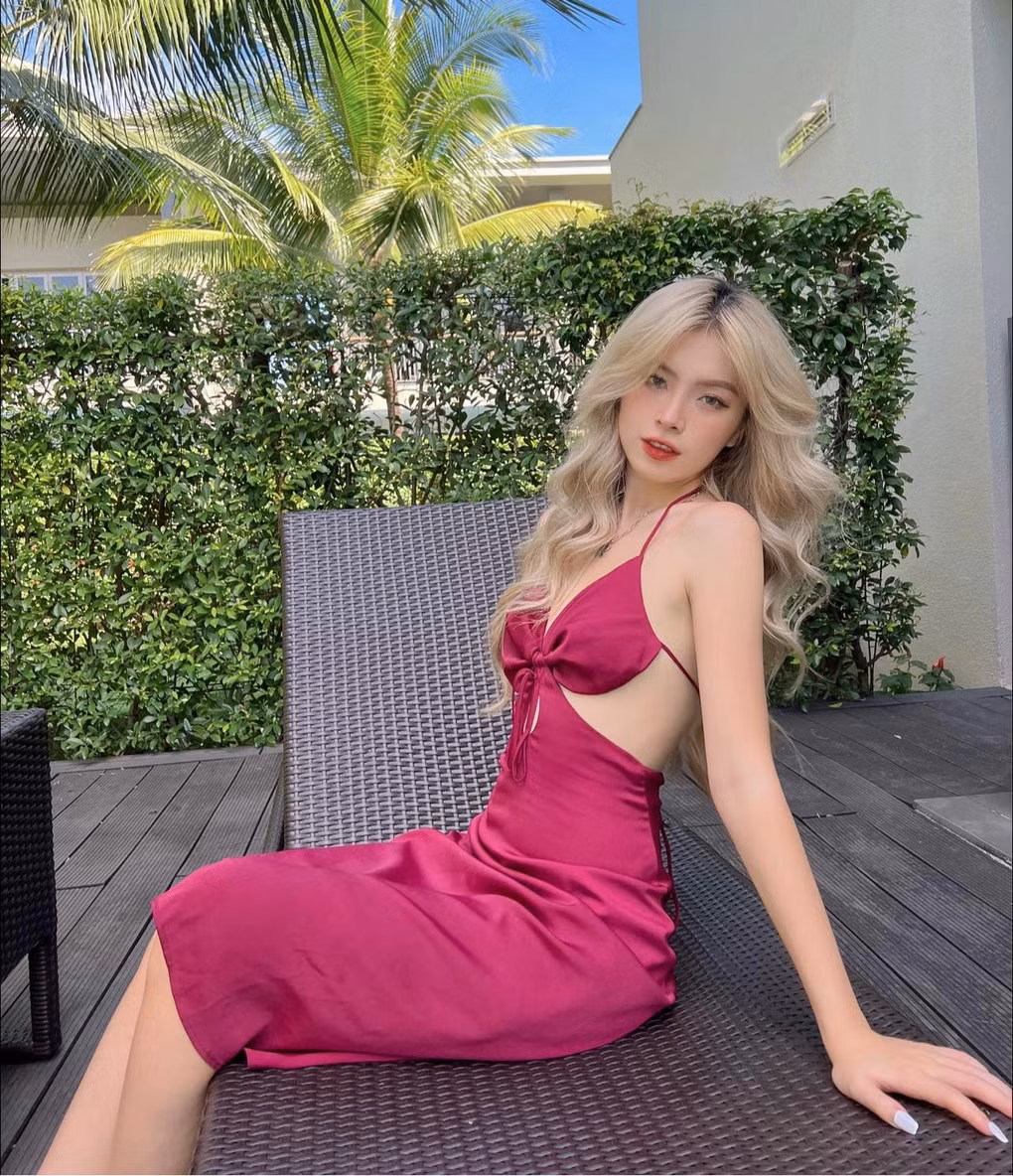 Thụy Hân từng đạt thành tích cao thứ hai trong đợt bảo vệ đồ án tốt nghiệp ngành Thiết kế thời trang tại Đại học Kiến trúc TPHCM.