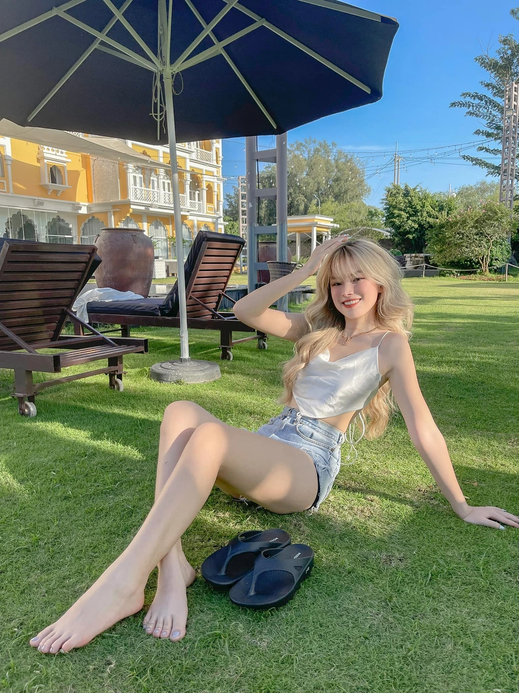 Thụy Hân - bạn gái tiền đạo Lê Minh Bình là một trong những nàng WAGs nổi tiếng sở hữu vẻ ngoài quyến rũ cùng gương mặt đẹp ngọt ngào.