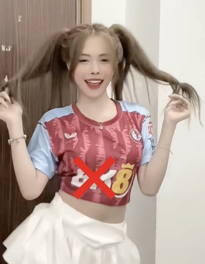 Bên cạnh Xuân Ca, Ngân Hà cũng là cái tên nhận "quảng cáo trá hình" cho các app cá độ cờ bạc. Cùng motip như Xuân Ca, Ngân Hà cũng dùng những clip nhảy nhót, diện trang phục có in logo và tên của ứng dụng cờ bạc.