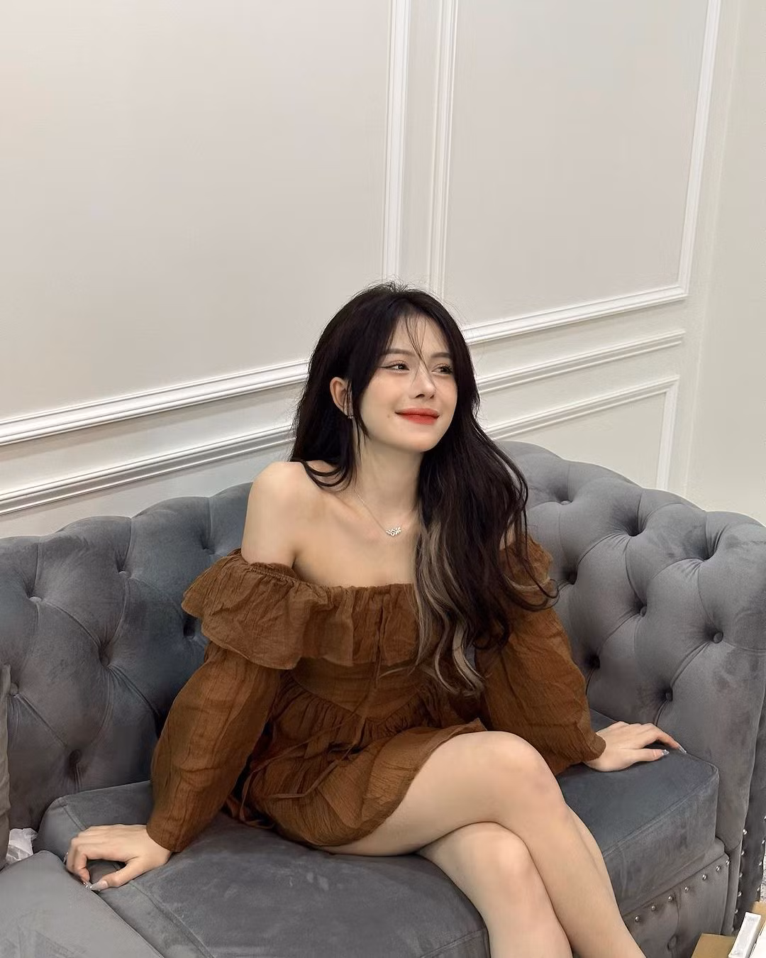 Võ Nữ Ngân Hà (SN 2003, TPHCM) có hơn 6,7 triệu người theo dõi trang Tiktok cá nhân. Mỗi clip cô đăng lên đều thu hút rất nhiều lượt tương tác.