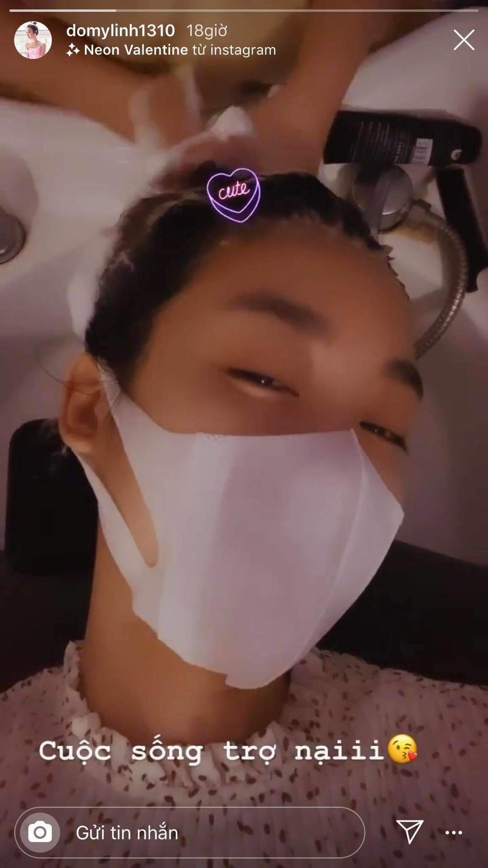 Đỗ Mỹ Linh hài hước với caption "Cuộc sống trở lại" sau khi được làm tóc. (Ảnh: Chụp màn hình)