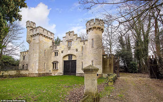 Co hoi song trong lau dai hoang gia chi voi 400.000 dong