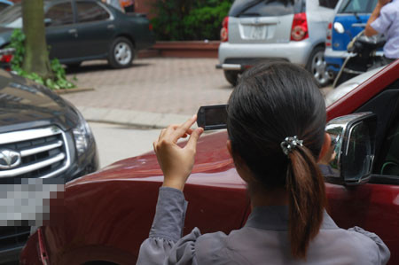 Cong ty hoan du lich vi corona, chong van xach vali di khien toi nghi ngo...