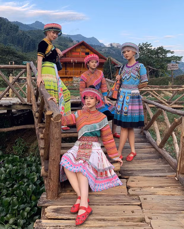 Sau hơn 2 tuần drama "chị chị em em" của Chi Pu - Quỳnh Anh Shyn và hội bạn bùng nổ, hiện tại bộ tứ hot girl đình đám này chưa một lần họp hội cùng nhau.