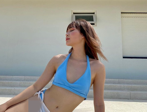 Mặc dù chưa biết tin đồn này có phải là sự thật hay không, thế nhưng thân hình gần đây đã khiến nàng hot girl Hà thành thu hút hơn mấy phần. Mời quý độc giả đón xem thêm video Chi Pu tung loạt hình gợi cảm gây tranh cãi - Nguồn: KÊNH VTC9