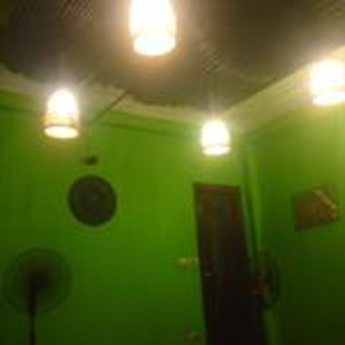 Thịt heo cũng thường được chọn là thịt chân giò chứ không phải ba chỉ. Khi ăn thì được cả 1 mẻ rau lớn vs 4 -5 loại rau để cuốn. Giá cả ở đây khá đắt nhưng được cái ngon, nhân viên phục vụ vui vẻ và nhiệt tình.