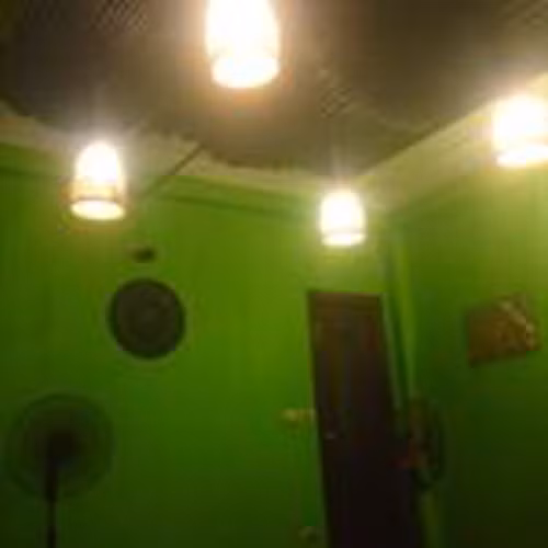 Thịt heo cũng thường được chọn là thịt chân giò chứ không phải ba chỉ. Khi ăn thì được cả 1 mẻ rau lớn vs 4 -5 loại rau để cuốn. Giá cả ở đây khá đắt nhưng được cái ngon, nhân viên phục vụ vui vẻ và nhiệt tình.