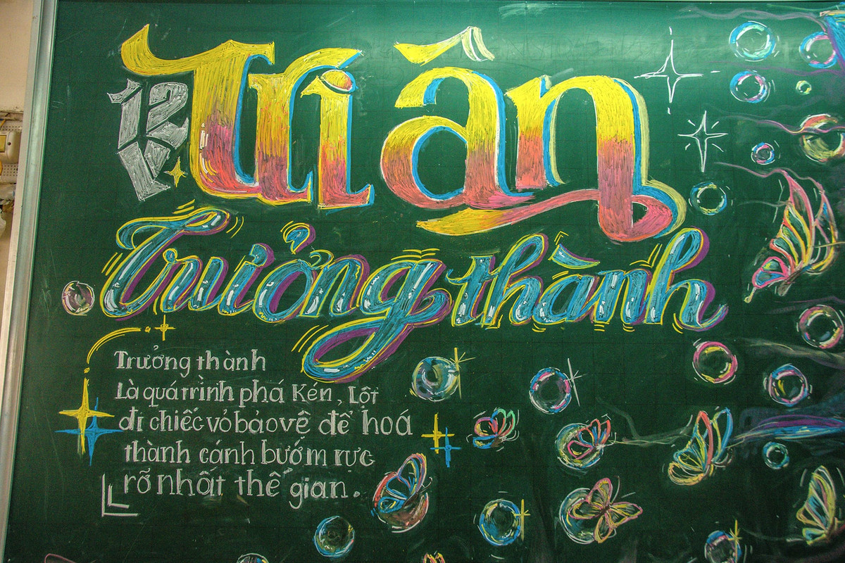 Bức tranh để lại thông điệp đầy ý nghĩa: "Tri ân trưởng thành. Trưởng thành là quá trình phá kén, lột đi chiếc vỏ bảo vệ để hóa thành cánh bướm rực rỡ nhất thế gian".