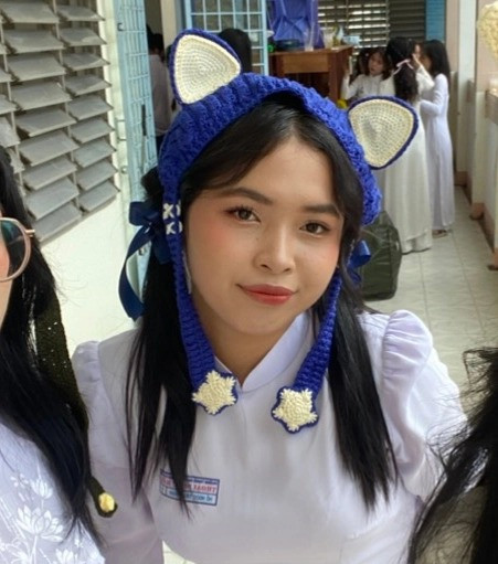 "Mình thích vẽ từ nhỏ và mình nghĩ việc bản thân có thể vẽ được như vậy, một phần nhỏ là do năng khiếu còn lại đều là quá trình mình học hỏi từ nhiều nguồn khác nhau. Trong kỳ thi tốt nghiệp THPT sắp tới, mình có ý định đó sẽ thi vào trường Đại học Mỹ thuật TP.HCM" - nữ sinh đăng tải loạt hình ảnh chia sẻ.