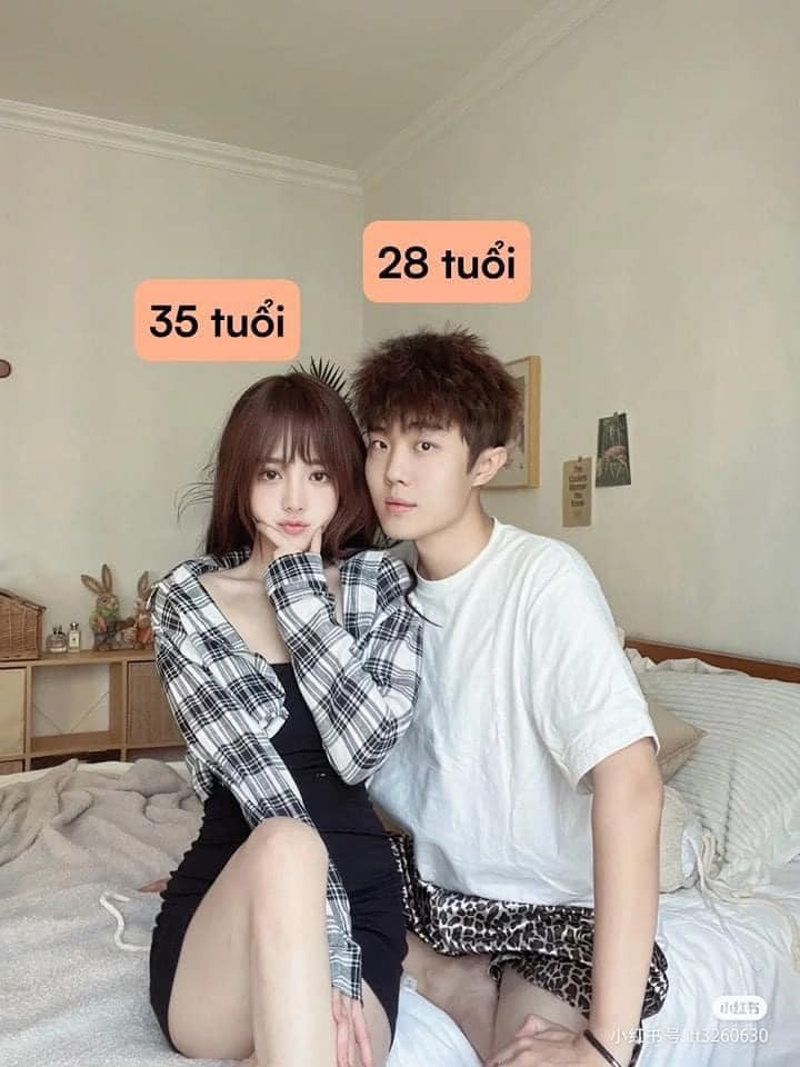 Như cặp đôi này, sự chênh lệch tuổi tác lên đến 7 tuổi. Tuy nhiên xét về ngoại hình bên ngoài thì trông cả 2 không chênh lệch quá nhiều.