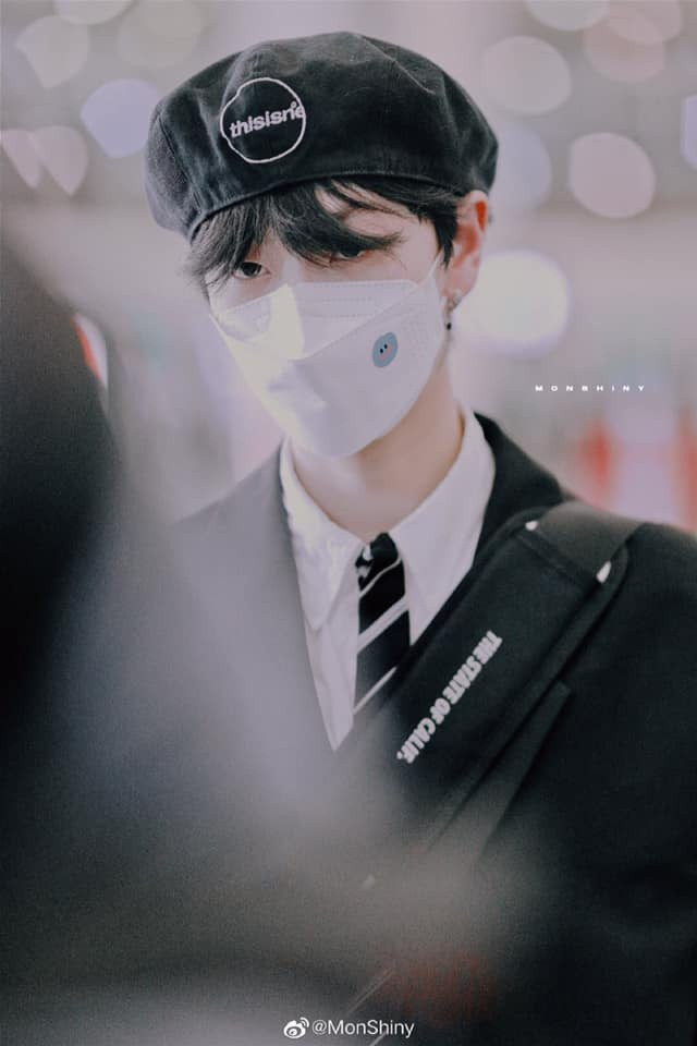 Với lợi thế ngoại hình cùng cách ăn mặc có gu, Lưu Mộng hiện đang sở hữu hơn 2 triệu lượt theo dõi trên mạng xã hội. Cô là thực tập sinh của một công ty giải trí có tiếng.