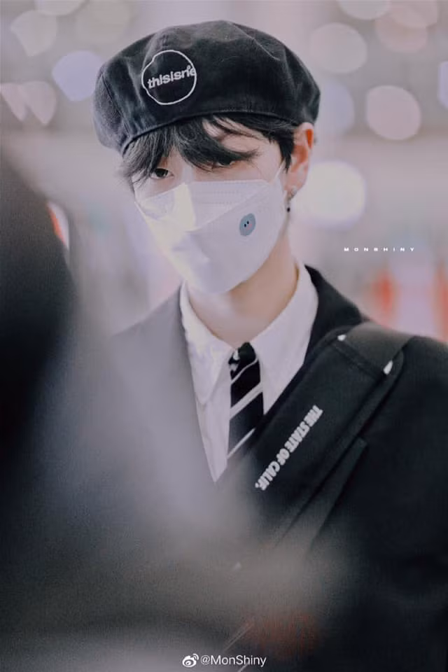 Với lợi thế ngoại hình cùng cách ăn mặc có gu, Lưu Mộng hiện đang sở hữu hơn 2 triệu lượt theo dõi trên mạng xã hội. Cô là thực tập sinh của một công ty giải trí có tiếng.