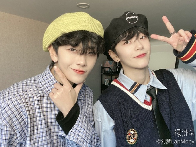 Lưu Mộng còn có một người chị em song sinh là Lưu Bội Phi, cũng là một ngôi sao mạng xã hội.