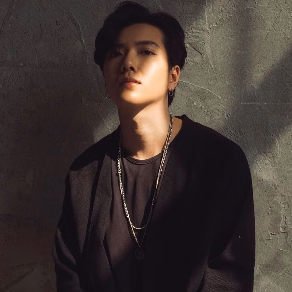 Trai đẹp Người ấy là ai Gia Huy có đam mê về nhảy và thể hiện khả năng của mình với những bước di chuyển đầy linh hoạt trên sân khấu.