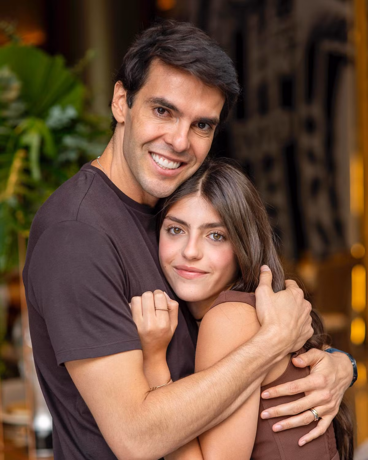 Về phần Kaka, cựu cầu thủ người Brazil không thể tham dự bữa tiệc sinh nhật của con. Dù vậy, Quả bóng vàng 2007 là một trong những người đầu tiên gửi lời chúc đến Isabella: “Hôm nay là ngày của con gái, chúc mừng con. Sinh nhật vui vẻ. Cha yêu con, con gái của cha”.